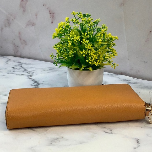 NWT Michael Kors Large Zip Around Wallet Clutch Wristlet in Leather - Cider - Picture 5 of 5